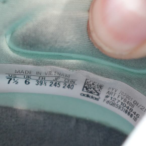 Adidas Shoe Womens 7.5 Ultraboost 21 Primeblue Sage Green Running FY0408 Flaw - Picture 9 of 10